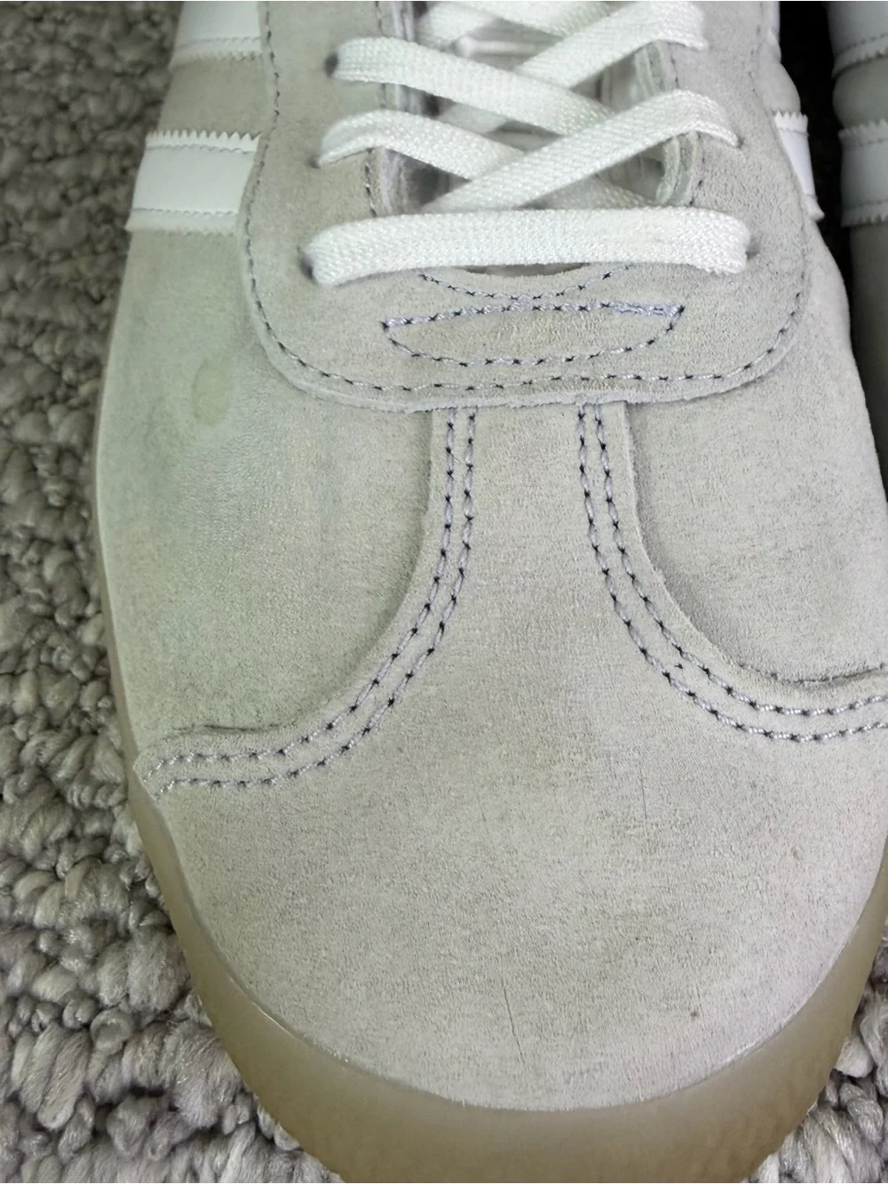 adidas Gazelle Suede Sneakers in Light Gray & White with Gum Sole Women’s Size 9 - Picture 7 of 13